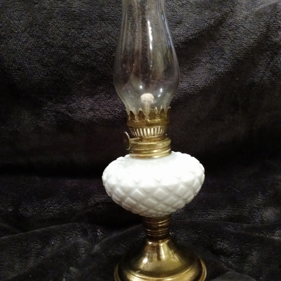 Vintage Small Milk Glass Oil Lamp Lanturn - Picture 9 of 10
